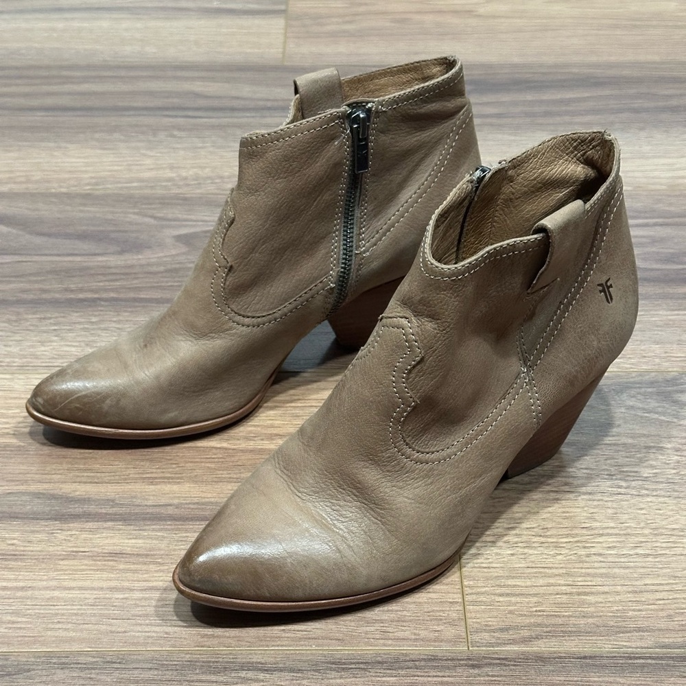 Frye Reina Booties Western Leather Boot in Ash Brown Size 9.5